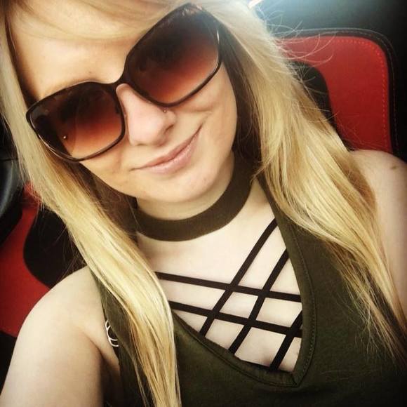 Meet your Posher, Dani - Picture 1 of 1